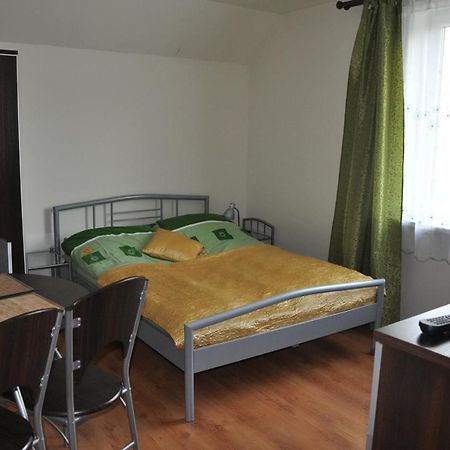 Appartamento Przylesie Uniejow Esterno foto