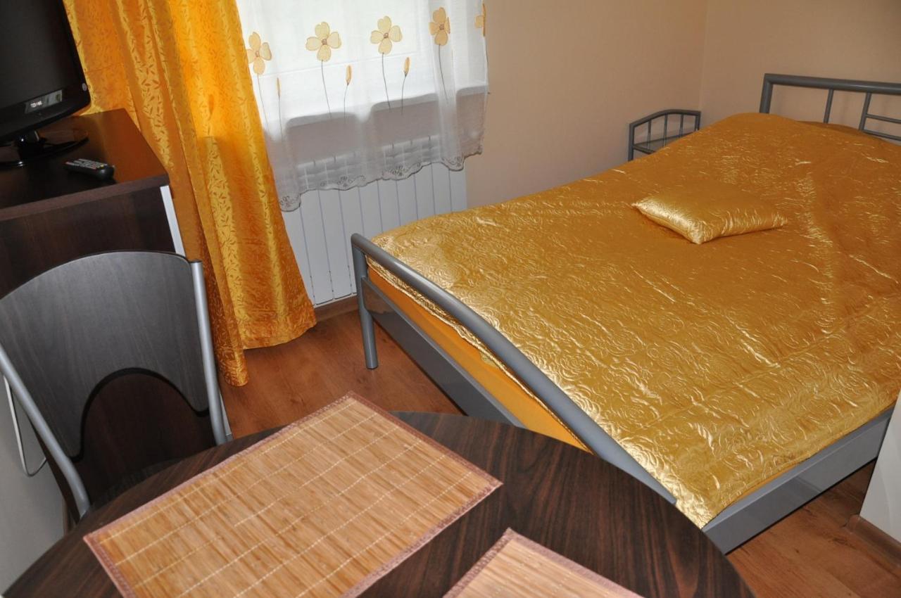 Appartamento Przylesie Uniejow Esterno foto
