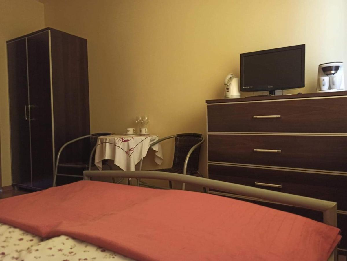 Appartamento Przylesie Uniejow Esterno foto