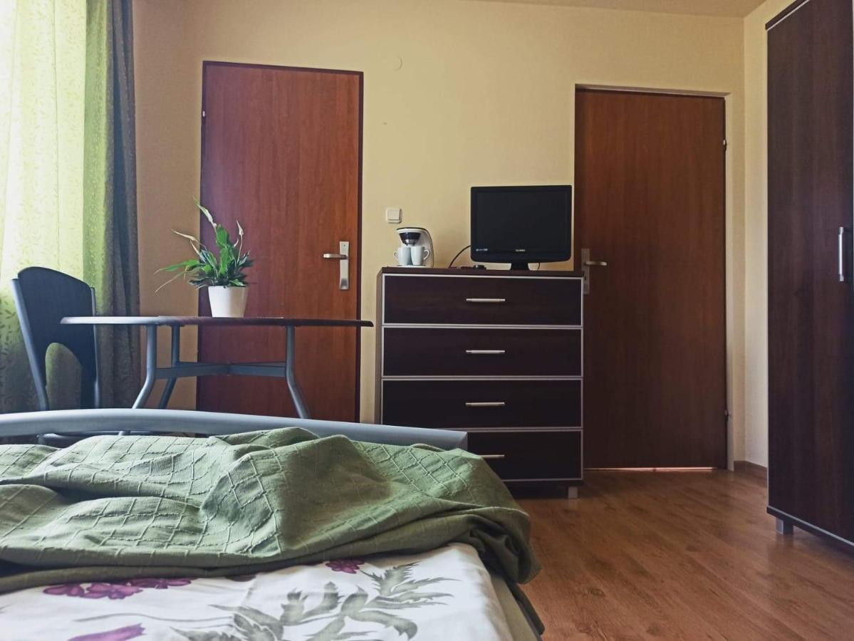Appartamento Przylesie Uniejow Esterno foto
